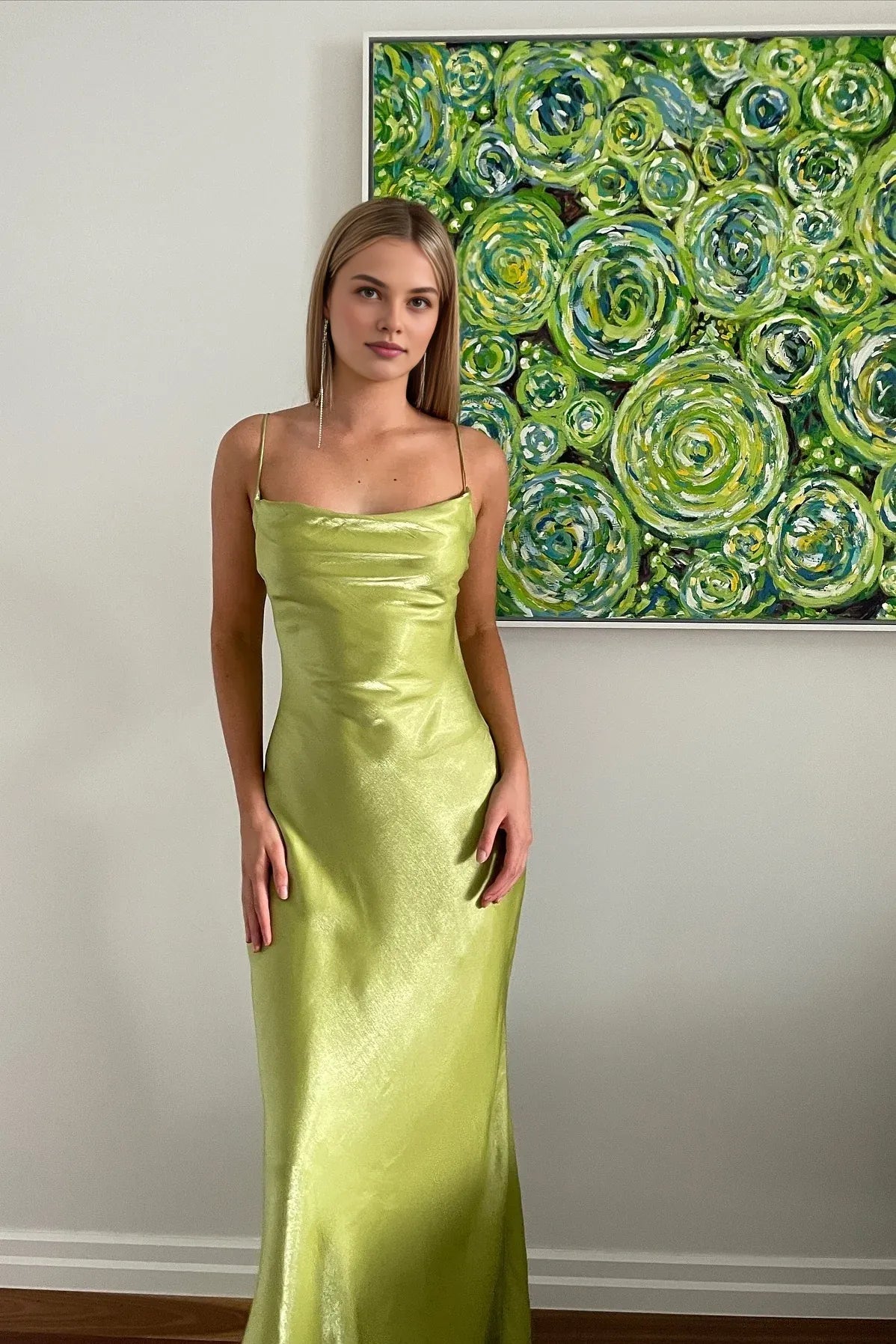 Vestido Weitese sencillo con tirantes finos, vestido de fiesta largo verde claro con espalda descubierta.